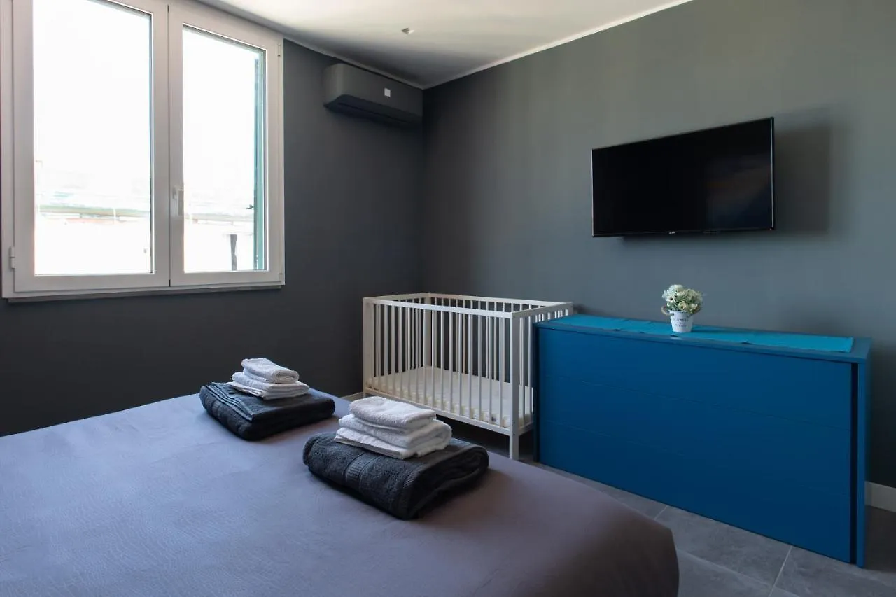 Attico Con Vista Vesuvio Piazza Garibaldi Apartment Naples Italy
